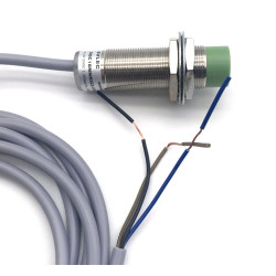 Inductive Proximity Sensor M18, PNP, NC