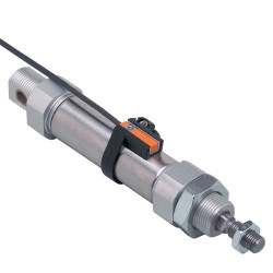 Clean-line cylinder mounting clamp for cylinder sensor Ifm